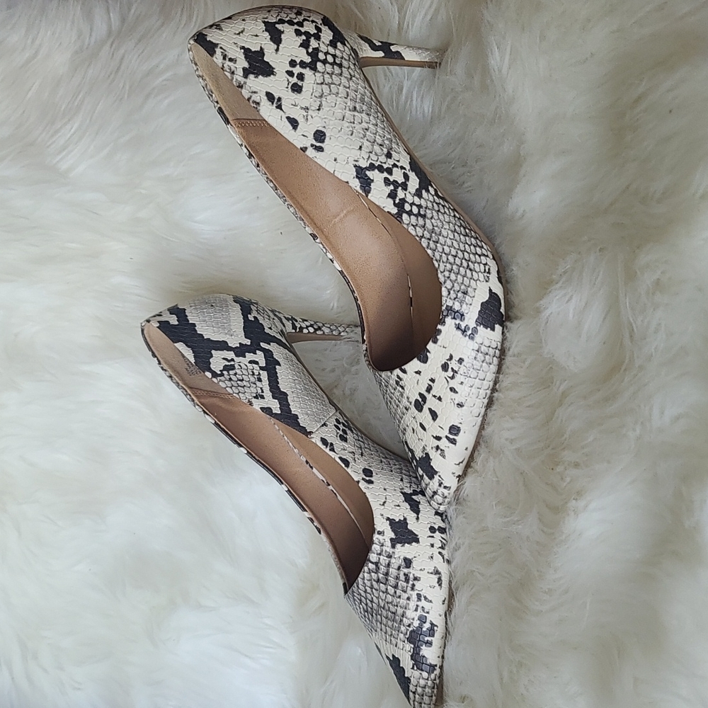 Lightly Used Torrid Snakeprint Pumps